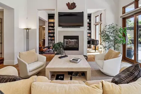 Living - 1389 Pars Oak, Carmichael, CA 95608 photo 3 of 7