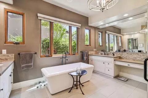 Bath - 1389 Pars Oak, Carmichael, CA 95608 photo 7 of 15