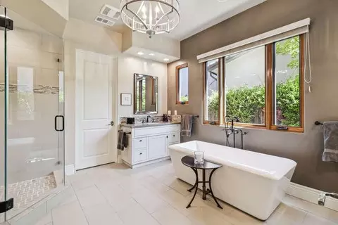 Bath - 1389 Pars Oak, Carmichael, CA 95608 photo 4 of 15