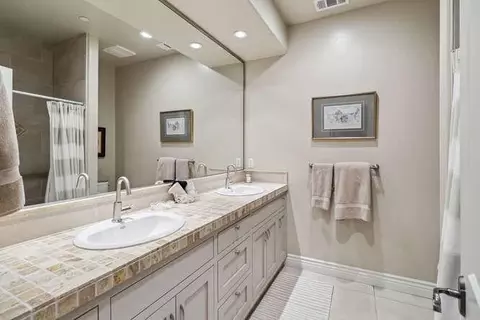 Bath - 1389 Pars Oak, Carmichael, CA 95608 photo 15 of 15