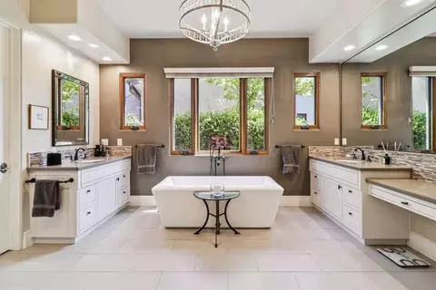 Bath - 1389 Pars Oak, Carmichael, CA 95608 photo 2 of 15