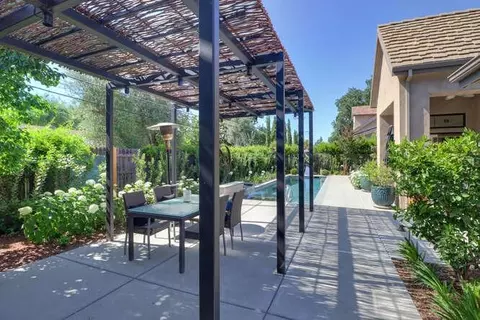 Exterior - 1389 Pars Oak, Carmichael, CA 95608 photo 8 of 20