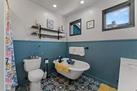 Bath - 16341 D St, Meridian, CA 95957 photo 1 of 3