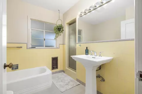 Bath - 1037 Yale Ave, Modesto, CA 95350 photo 2 of 2