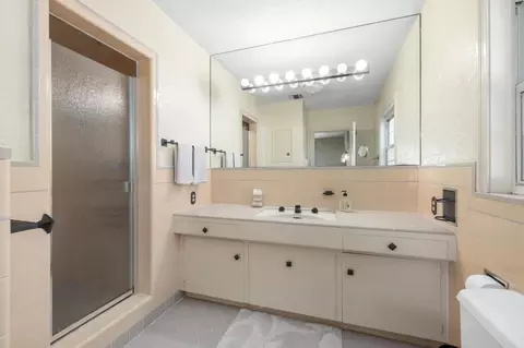 Bath - 1037 Yale Ave, Modesto, CA 95350 photo 1 of 2
