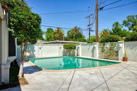 Exterior - 1037 Yale Ave, Modesto, CA 95350 photo 5 of 13
