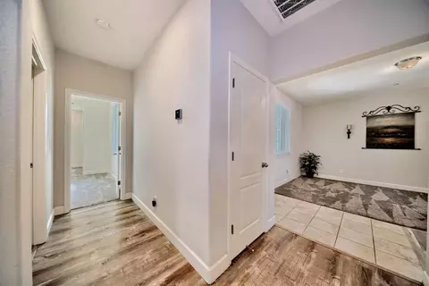 Entry Way - 245 Springfield Dr, Manteca, CA 95337 photo 13 of 21