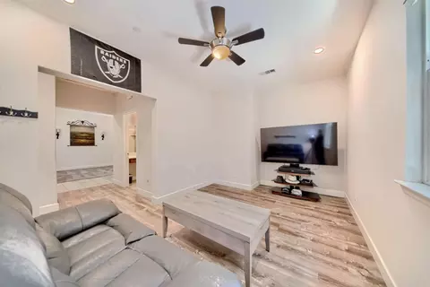 Entry Way - 245 Springfield Dr, Manteca, CA 95337 photo 8 of 21