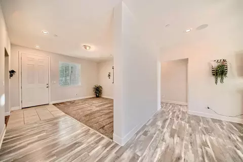 Entry Way - 245 Springfield Dr, Manteca, CA 95337 photo 18 of 21