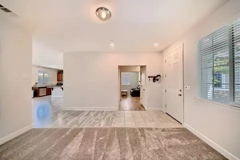 Entry Way - 245 Springfield Dr, Manteca, CA 95337 photo 4 of 21
