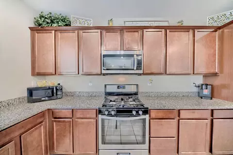 Kitchen - 245 Springfield Dr, Manteca, CA 95337 photo 8 of 9