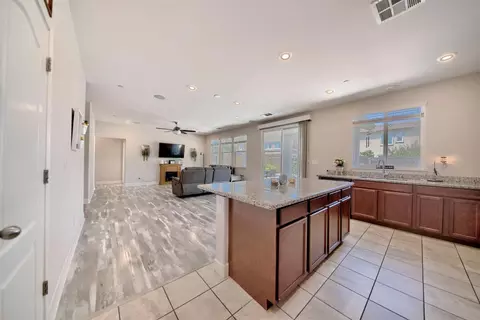 Entry Way - 245 Springfield Dr, Manteca, CA 95337 photo 16 of 21
