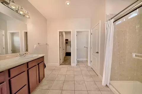Entry Way - 245 Springfield Dr, Manteca, CA 95337 photo 19 of 21