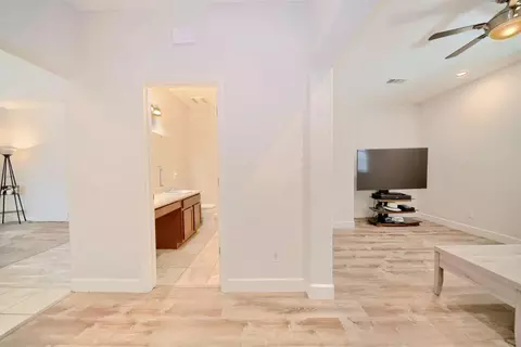 Entry Way - 245 Springfield Dr, Manteca, CA 95337 photo 7 of 21