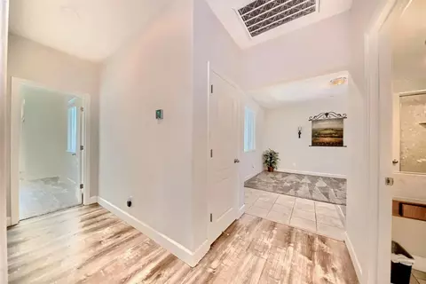 Entry Way - 245 Springfield Dr, Manteca, CA 95337 photo 9 of 21