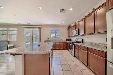 Kitchen - 245 Springfield Dr, Manteca, CA 95337 photo 2 of 9