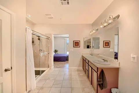 Bath - 245 Springfield Dr, Manteca, CA 95337 photo 6 of 9