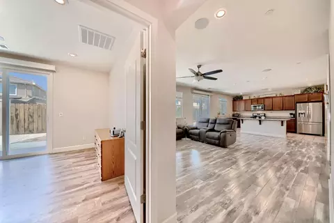 Entry Way - 245 Springfield Dr, Manteca, CA 95337 photo 20 of 21