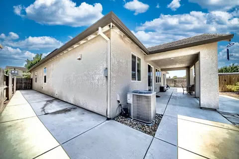 Exterior - 245 Springfield Dr, Manteca, CA 95337 photo 4 of 9