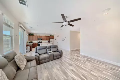 Entry Way - 245 Springfield Dr, Manteca, CA 95337 photo 15 of 21