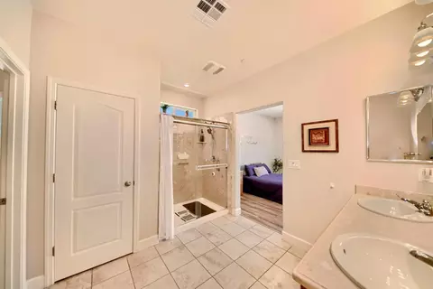 Bath - 245 Springfield Dr, Manteca, CA 95337 photo 7 of 9