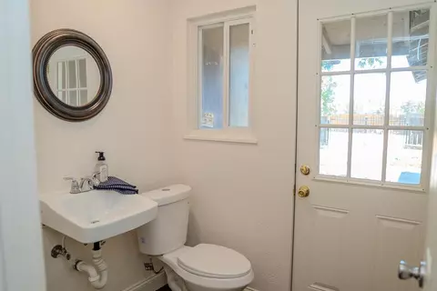 Bath - 13118 6th St, Hickman, CA 95323 photo 1 of 1