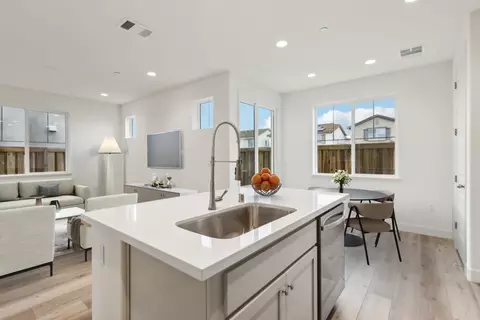 Kitchen - 239 Mindy Way, Pittsburg, CA 94565 photo 1 of 2