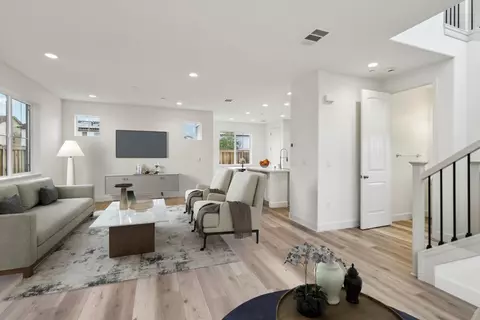 Living - 239 Mindy Way, Pittsburg, CA 94565 photo 2 of 3