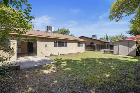 570 Camelia Ln, Manteca, CA 95336 photo 10