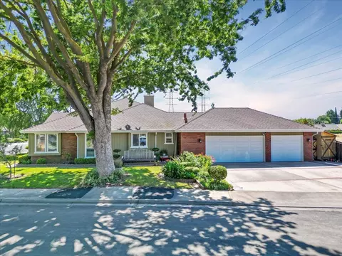 701 Cottonwood Ct, Modesto, CA 95356 photo 2