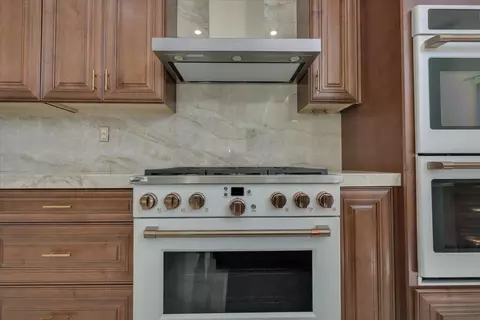 Kitchen - 1415 N Ripon Rd, Ripon, CA 95366 photo 5 of 10