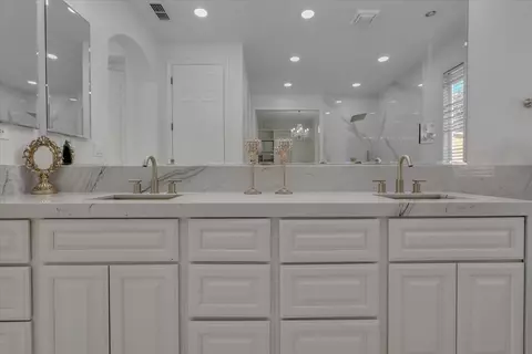 Bath - 1415 N Ripon Rd, Ripon, CA 95366 photo 4 of 19