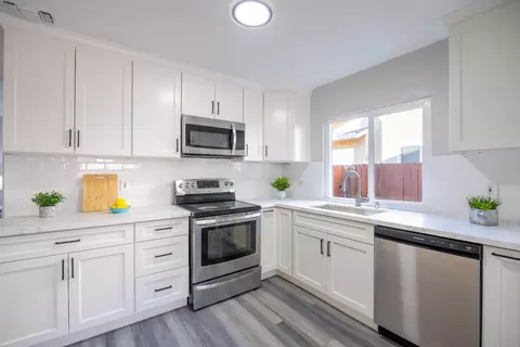 Kitchen - 1930 Mcpeak Ct, Tracy, CA 95376 photo 2 of 4