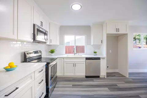Kitchen - 1930 Mcpeak Ct, Tracy, CA 95376 photo 3 of 4