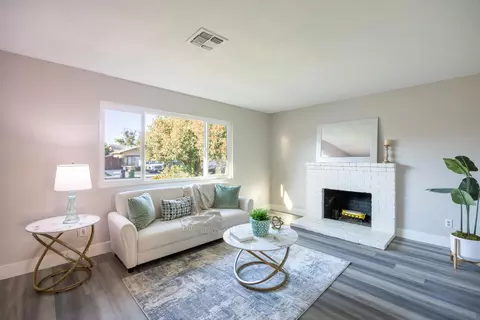 Living - 1930 Mcpeak Ct, Tracy, CA 95376 photo 1 of 5