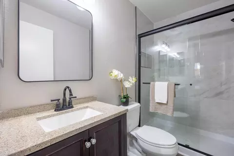 Bath - 1930 Mcpeak Ct, Tracy, CA 95376 photo 1 of 2
