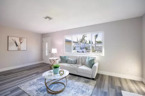 Living - 1930 Mcpeak Ct, Tracy, CA 95376 photo 3 of 5
