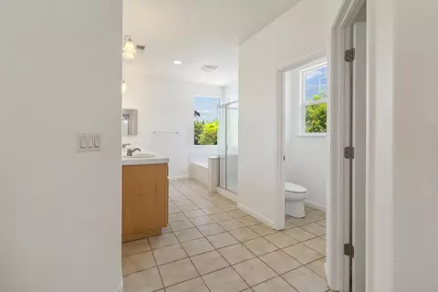 Entry Way - 1015 Lucio St, Manteca, CA 95336 photo 4 of 5