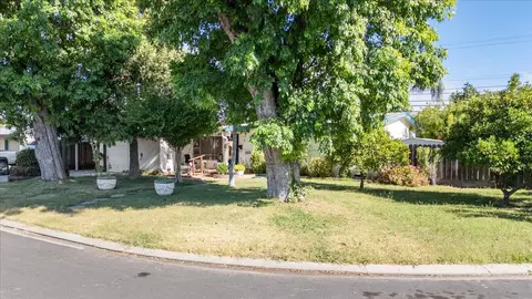 1409 Laurie Ln, Modesto, CA 95355 photo 3