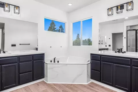 Bath - 1887 Chur Ct, Manteca, CA 95337 photo 4 of 5
