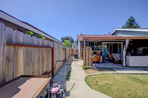 Exterior - 429 Gail Ct, Merced, CA 95348 photo 7 of 9