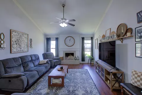 Living - 429 Gail Ct, Merced, CA 95348 photo 1 of 1