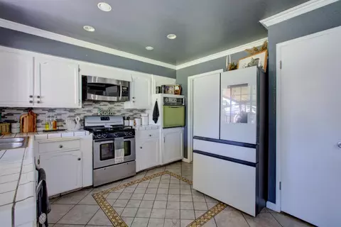 Kitchen - 429 Gail Ct, Merced, CA 95348 photo 2 of 3