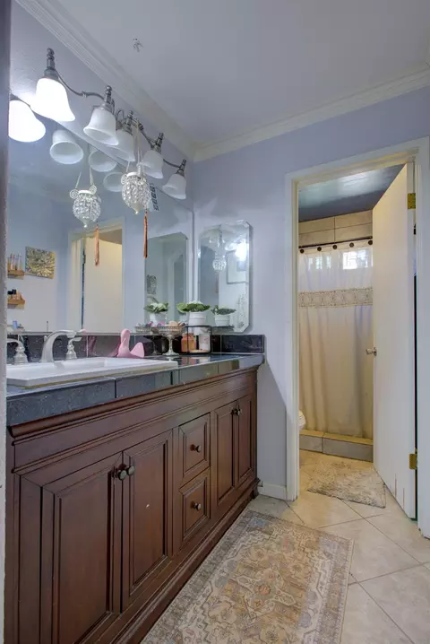Bath - 429 Gail Ct, Merced, CA 95348 photo 3 of 3