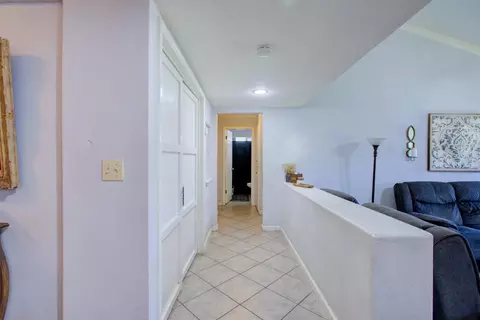 Entry Way - 429 Gail Ct, Merced, CA 95348 photo 2 of 4