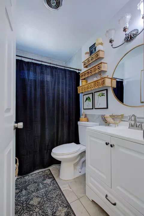 Bath - 429 Gail Ct, Merced, CA 95348 photo 2 of 3