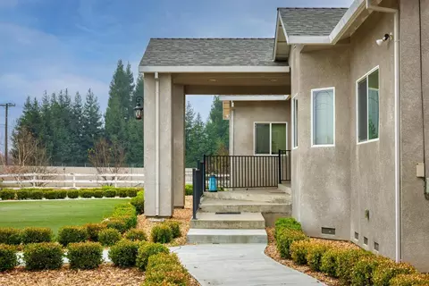 Exterior - 22131 E River Rd, Escalon, CA 95320 photo 6 of 14