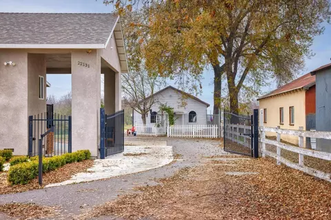 Exterior - 22131 E River Rd, Escalon, CA 95320 photo 9 of 14