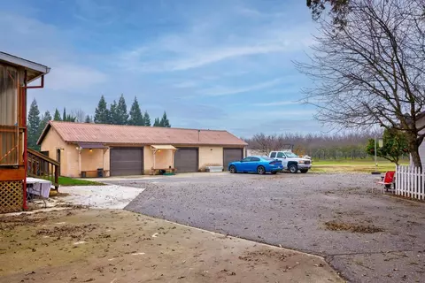 Exterior - 22131 E River Rd, Escalon, CA 95320 photo 11 of 14