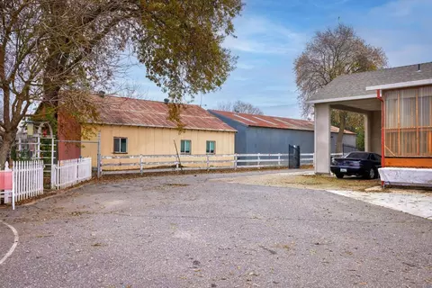 Exterior - 22131 E River Rd, Escalon, CA 95320 photo 10 of 14